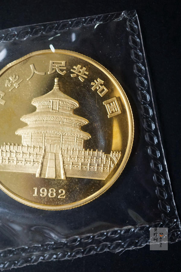 【820101】1982年熊猫1盎司普制金币