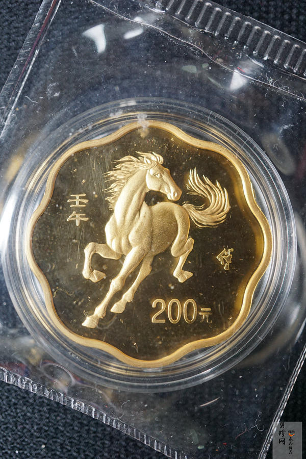 【020303】2002中国壬午（马）年金银纪念币-奔马图1/2盎司梅花形精制金币