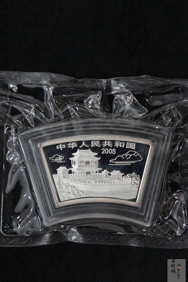 【059370】2005年乙酉鸡年生肖扇形普制金银币