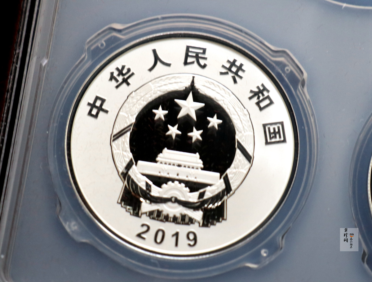 【199750】2019年中华人民共和国成立70周年金银纪念币3枚一套