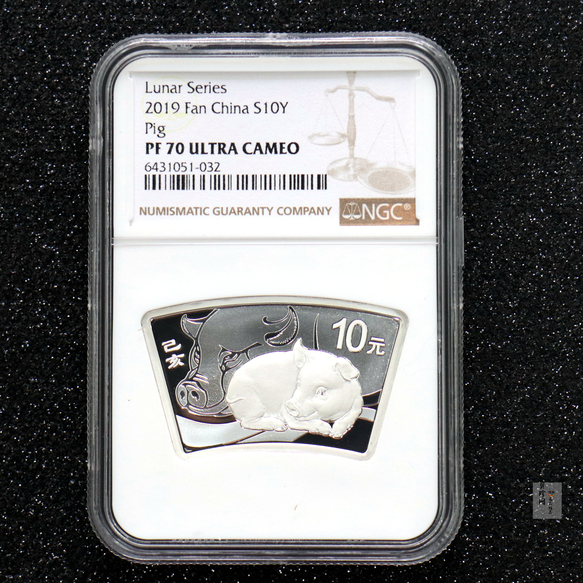 【181106】2019中国己亥（猪）年金银纪念币30克扇形银币