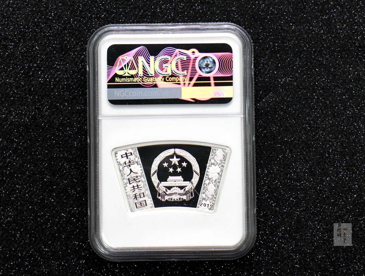 【181106】2019中国己亥（猪）年金银纪念币30克扇形银币