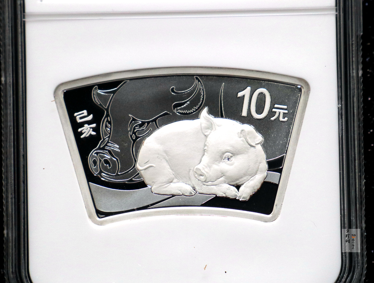 【181106】2019中国己亥（猪）年金银纪念币30克扇形银币