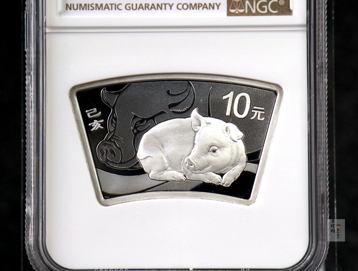 【181106】2019中国己亥（猪）年金银纪念币30克扇形银币