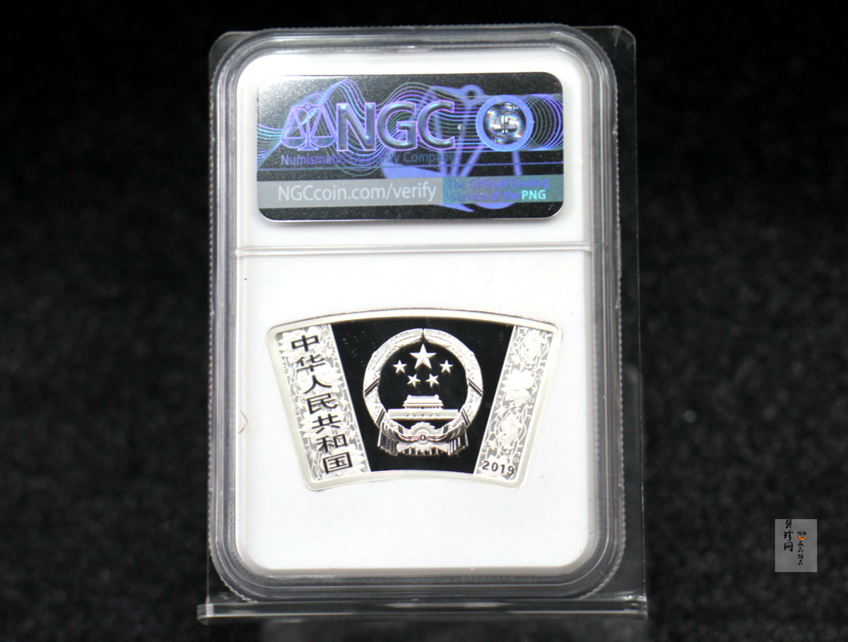 【181106】2019中国己亥（猪）年金银纪念币30克扇形银币