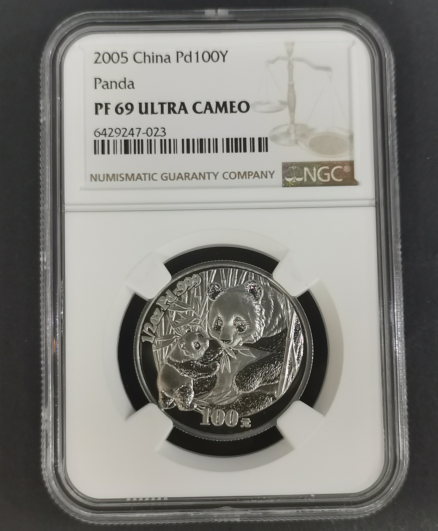 【050112】2005年熊猫1/2盎司精制钯币