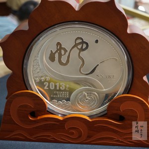 【139220】2013年蛇年吐莲纳福5000克银章