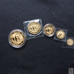 【889010】1988年熊猫普制金币五枚一套