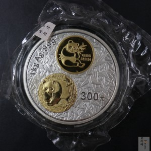 【020201】2002年中国熊猫金币发行20周年银铂纪念币1公斤镶金银币