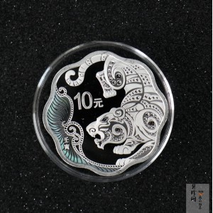 【211511】2022年中国壬寅（虎）年金银纪念币30克梅花形银币