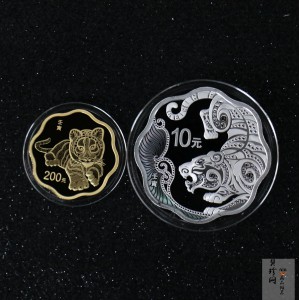 【219260】2022年中国壬寅（虎）年生肖梅花形精制金银币2枚一套