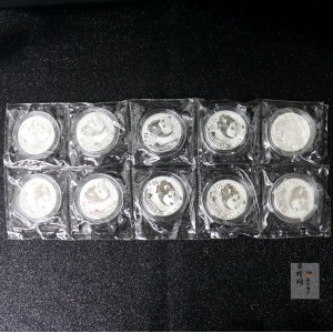 【019180】2001版熊猫1盎司普制银币10枚