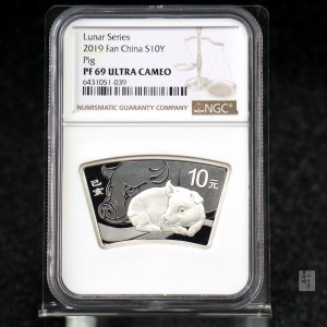 【181106】2019中国己亥（猪）年金银纪念币30克扇形银币