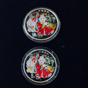 【989220】1998年中国传统吉祥物万象更新精制彩色纪念币1盎司+1/2盎司彩银币两枚一套