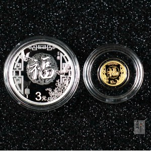 【229010】2022年贺岁8克银+1克金套币