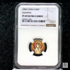 【040901】2004年观音金纪念币-白衣观音像1/10盎司幻彩精制金币