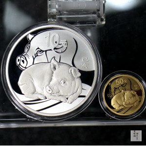 【199040】2019中国己亥（猪）年生肖精制金银币2枚一套