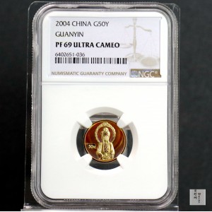 【040901】2004年观音金纪念币-白衣观音像1/10盎司幻彩精制金币