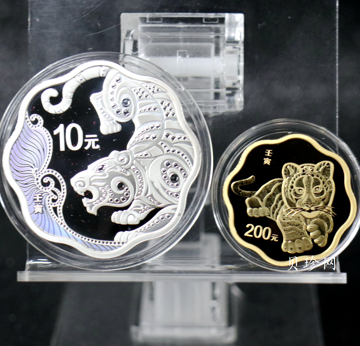 【219260】2022年中国壬寅（虎）年生肖梅花形精制金银币2枚一套